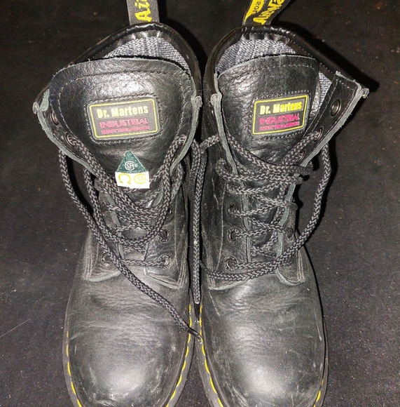 Men's Doc Martens work boot, size 9M - Picture 2 of 4